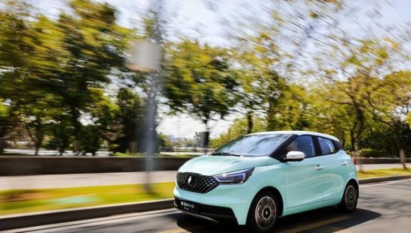 一片红配资 易至汽车双星闪耀：EV2 PLUS+与EV3 PLUS开启出行新篇章